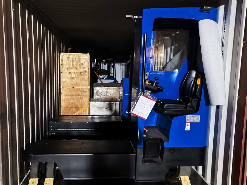 NEO FORKLIFT, 4톤급 전동 다방향 지게차를 영국 물류 고객에게 출하